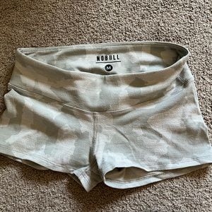 NoBull Mid-Rise 2” Short White Camo. Size Medium.